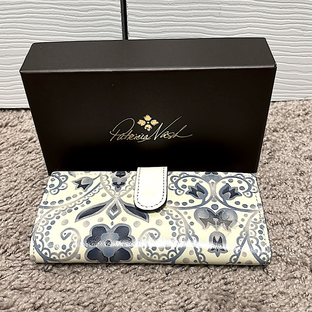Patricia Nash Wallet Blue/Cream
